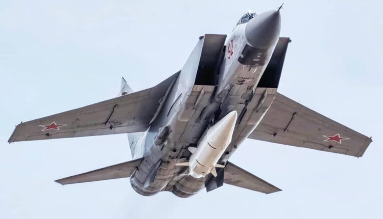 Russian MiG-31 Unleash Hypersonic Missiles "Kinzhal" In Black Sea Show ...