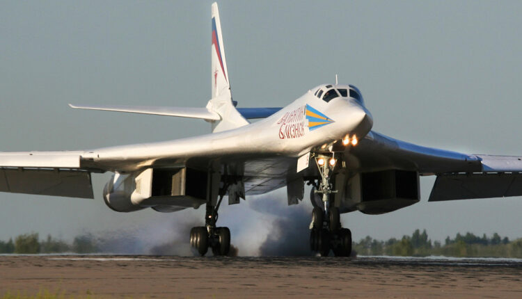 Russia Permoden "White Swan", Pengebom Tu-160M Untuk Gempur Musuh ...