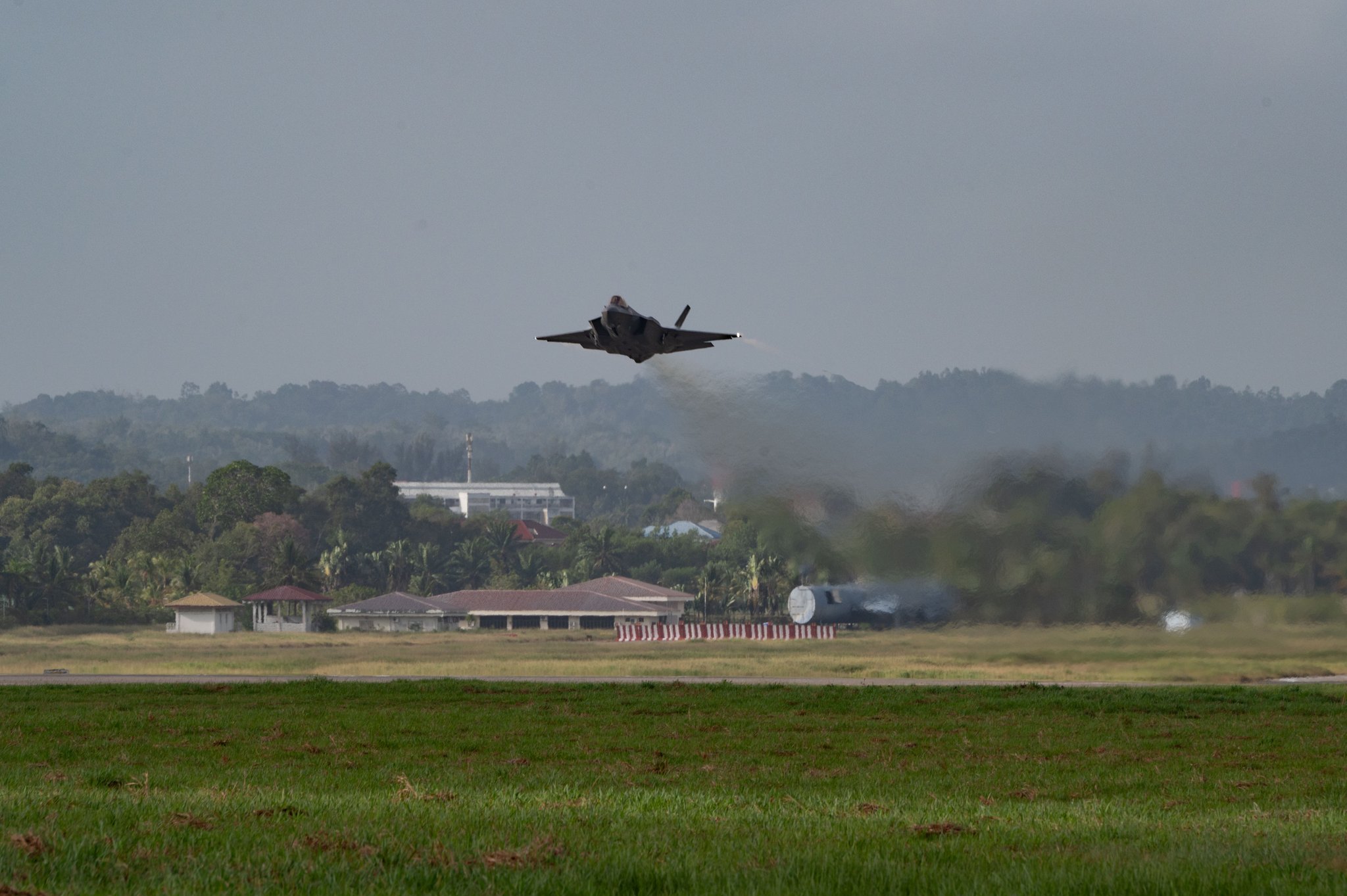 Two American 5th Generation F-35 Fighter Jets Makes Historic Visit To ...