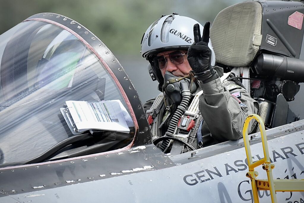 RMAF Chief Pilots Su-30MKM in Foreign Aircraft Interception and Force ...